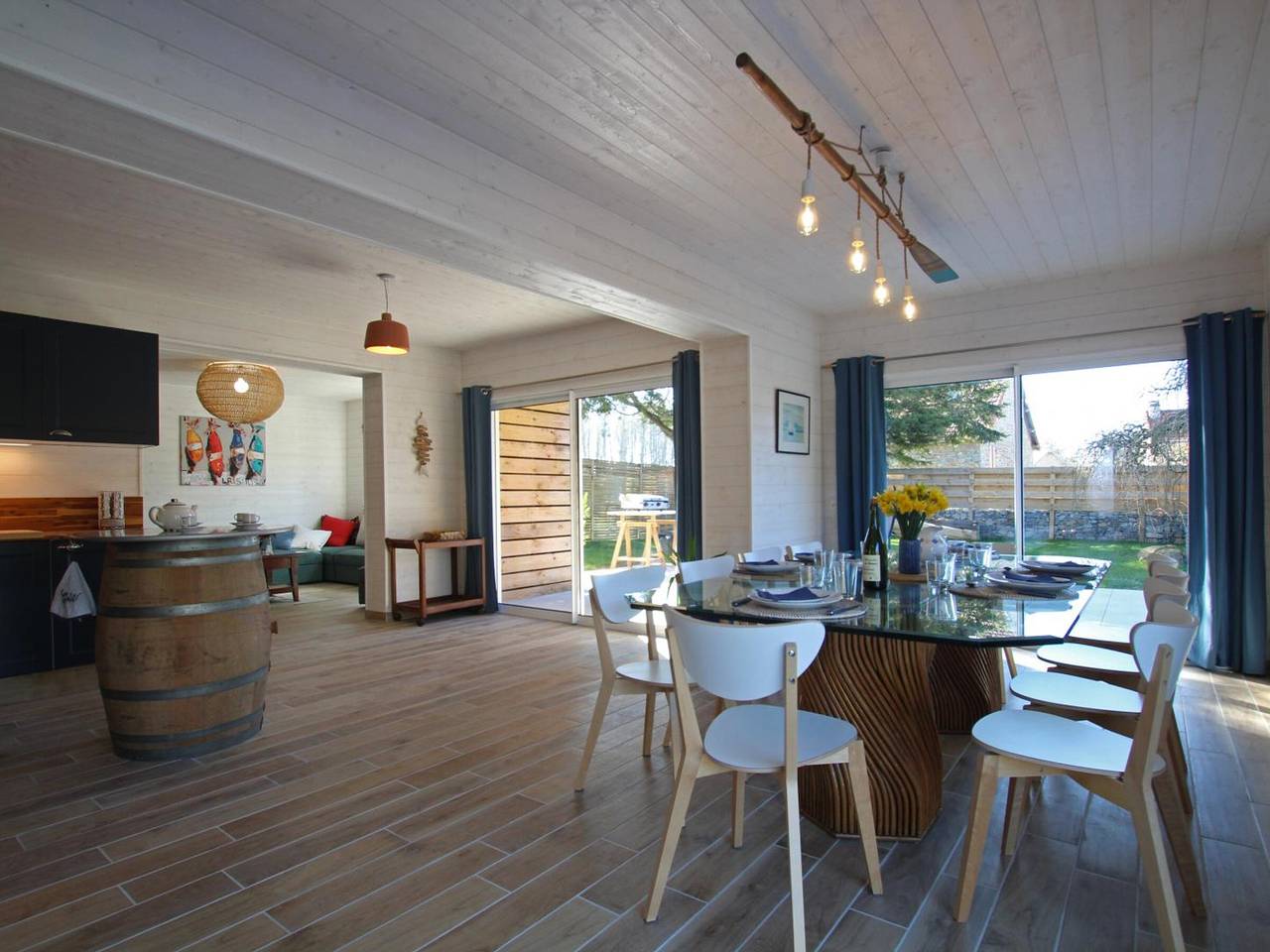 Maison familiale avec piscine chauffée, proche plage et port, idéale pour vacances en tribu in Jullouville, Côte de la Déroute
