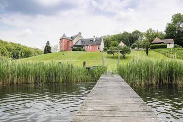 Location de vacances pour 14 personnes, avec piscine ainsi que jardin et balcon à Continvoir