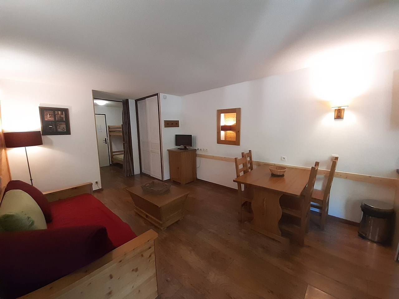Ganzes Studio, Brides-les-Bains: Gemütliches Studio für 4 Personen, ideal gelegen, in der Nähe der Thermen in Brides-les-Bains, Les Trois Vallées