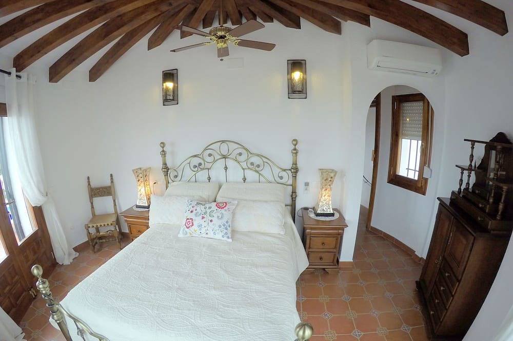 Luxury 4 Bedroom Villa - 10 berth - Private Heated Infinity Pool - with Sea View in Pego, Costa Blanca