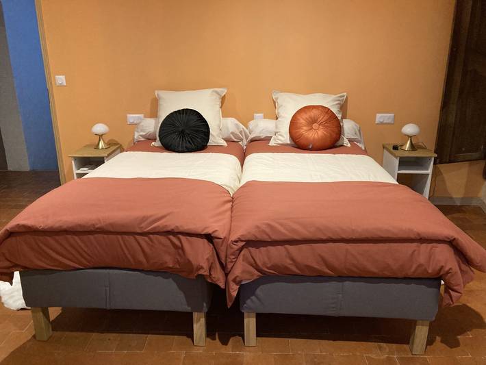 Chambre d’hôte pour 2 personnes, avec jardin et piscine