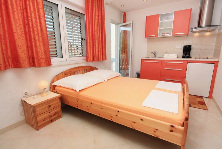 Apartament wakacyjny dla 2 osób, z balkon/ taras w Vodice