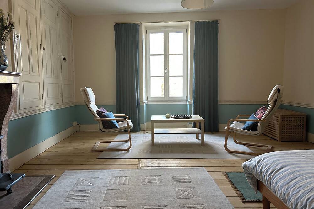 Bridge Cottage is a charming stone built house in a picturesque village in Lusigny-sur-Ouche, Beaune region