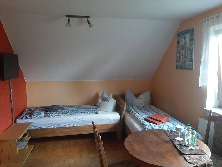 Ferienwohnung für 2 Personen, mit Terrasse und Garten sowie Ausblick in Reinsberg