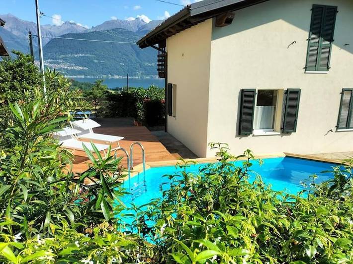 Ferienhaus für 8 Personen, mit Pool und Whirlpool sowie Balkon in Colico