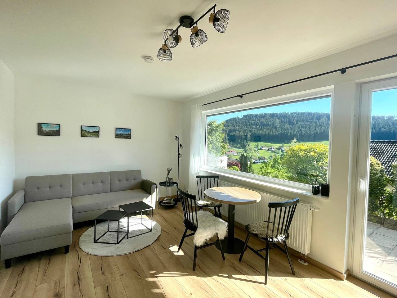 Apartamento entero, Apartamento 'Wanderlutz' con vistas a la montaña, terraza privada y Wi-Fi in Tonbach, Baiersbronn