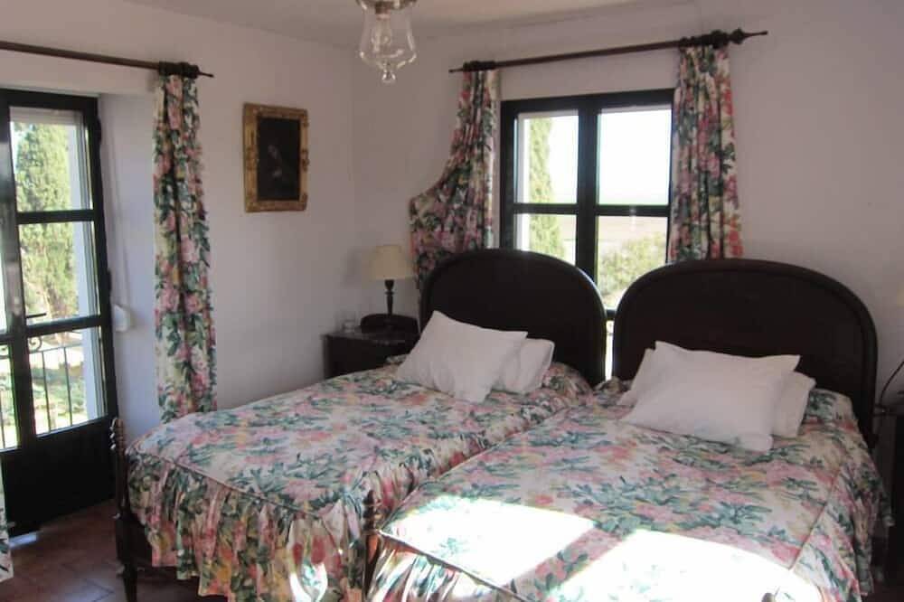 Historic patrician country house with exceptional location in Carmona, Sevilla Province