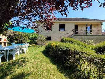 Gîte pour 8 personnes, avec balcon et jardin à Lanquais