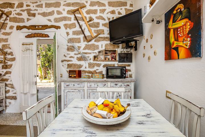 Monolocale intero, Affascinante casa per vacanze "Tipica casa a San Pantaleo" in posizione centrale con balcone in San Pantaleo, Olbia