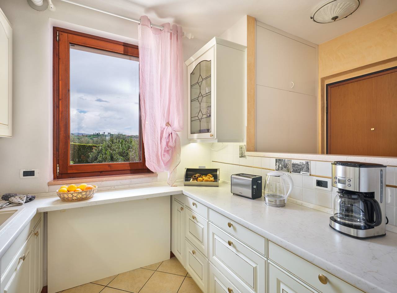 Apartamento entero, Regarda – bilocale "Perla del Garda" a Lazise con vista lago e piscina in Lazise, Montañas Garda