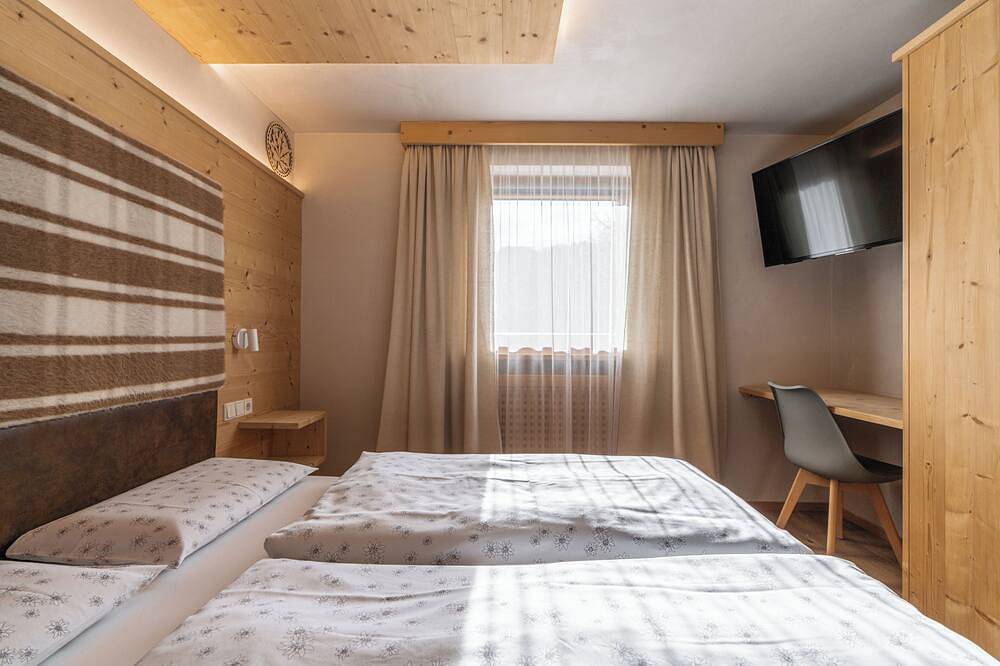 Appartamento intero, Ciasa Iachin · Charming Mountain Retreat with Private Sauna & Hot Tub in Longiaru, San Martino in Badia