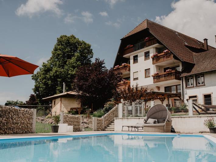 Ferienhaus für 4 Personen, mit Balkon und Balkon/Terrasse sowie Terrasse und Garten in Markgraeflerland