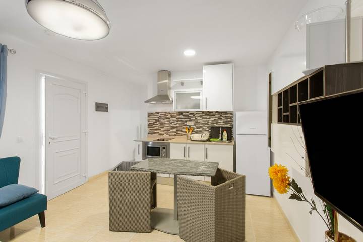 Ganze Wohnung, Urlaub 'Casa Paula - 24' mit Bergblick, Privatem Pool und Wi-Fi in Arinaga, Agüimes