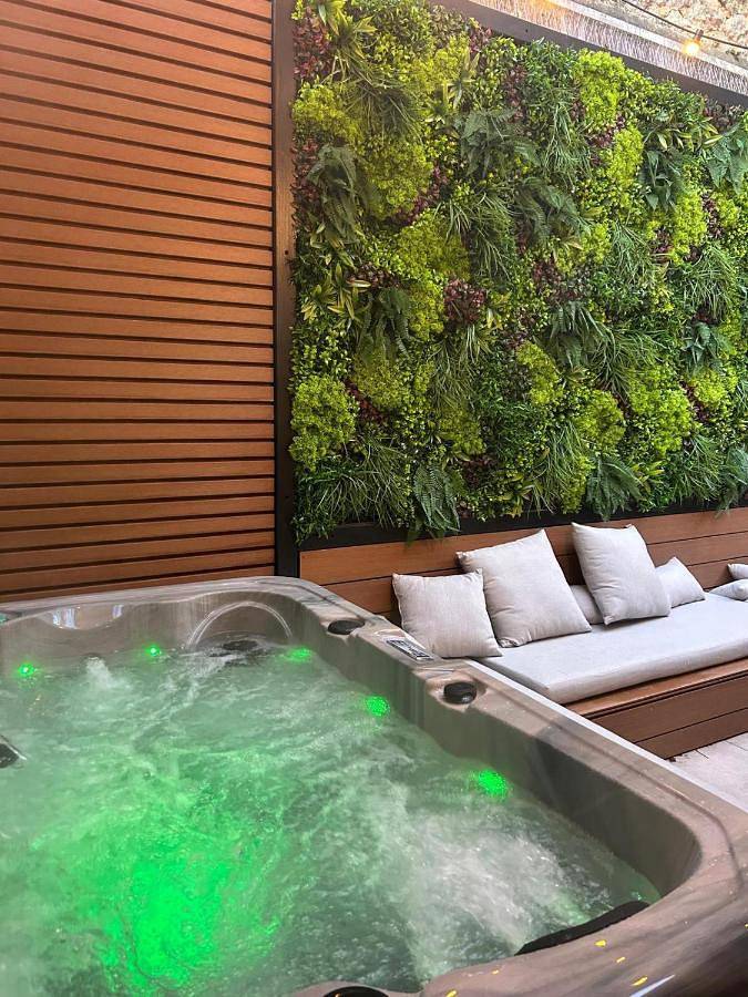 Gîte pour 4 personnes, avec Jacuzzi et Terrasse dans Palais Bénédictine (Fécamp)