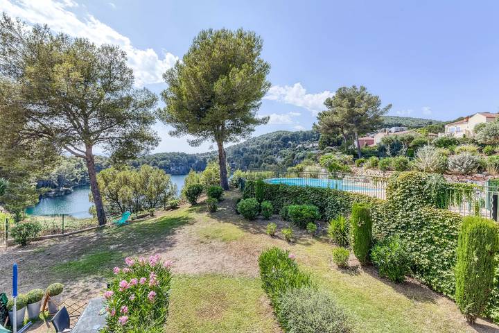Location de vacances pour 4 personnes, avec Piscine et Vue dans Le Dramont