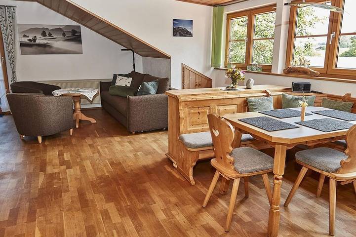 Bauernhof für 4 Personen, mit Balkon und Garten in Nesselwang
