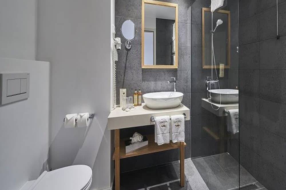 Scenic Retreat Ideal for Adventurers Looking to Explore Coastal Madeira in Santana, Madeira