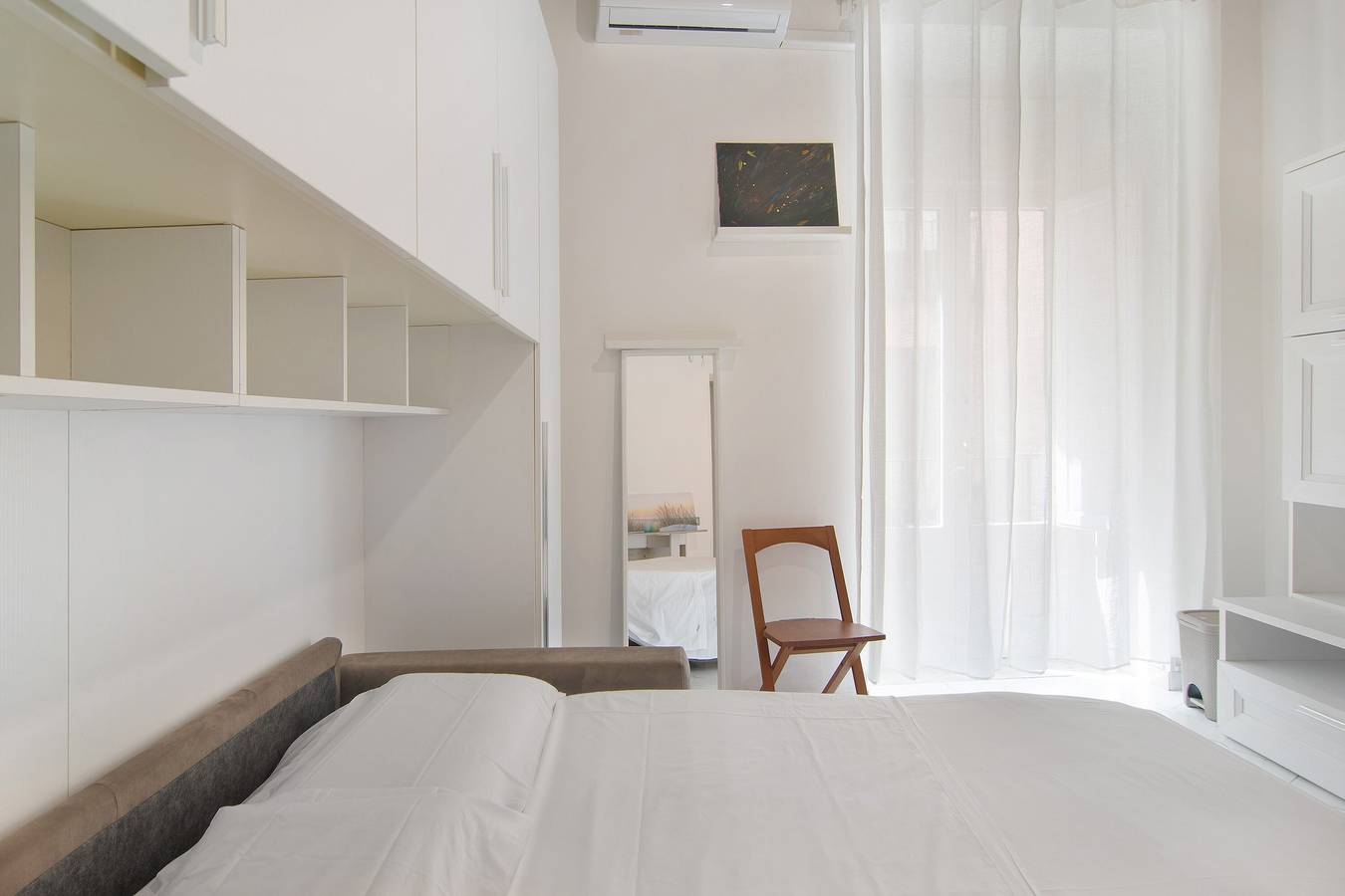 Entire apartment, Essenza Apartment with Balcony, Wi-Fi, and Air Conditioning in Spiaggia Santa Teresa, Salerno