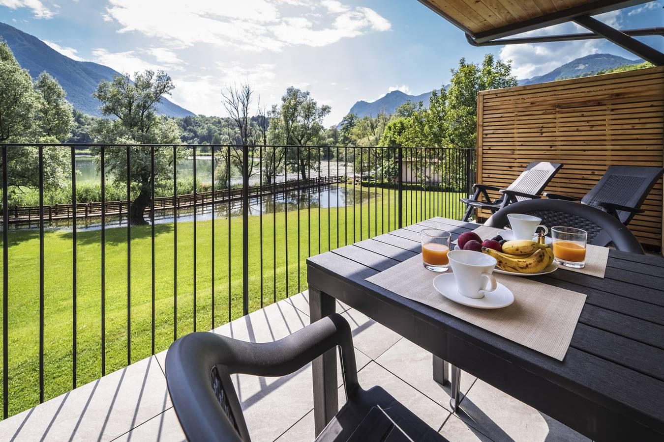 Appartement entier, Appartement de vacances "4" avec vue sur le lac, piscine partagée et Wi-Fi in Commune de Carlazzo, Lac de Lugano (Italie)