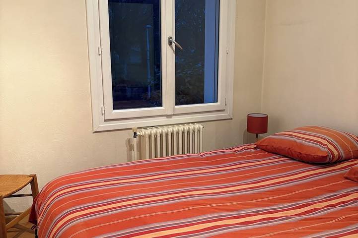 Leisure center and swimming pool 5 minutes away. Town center and Hyper U center 400m away. in Parthenay, Deux-Sèvres