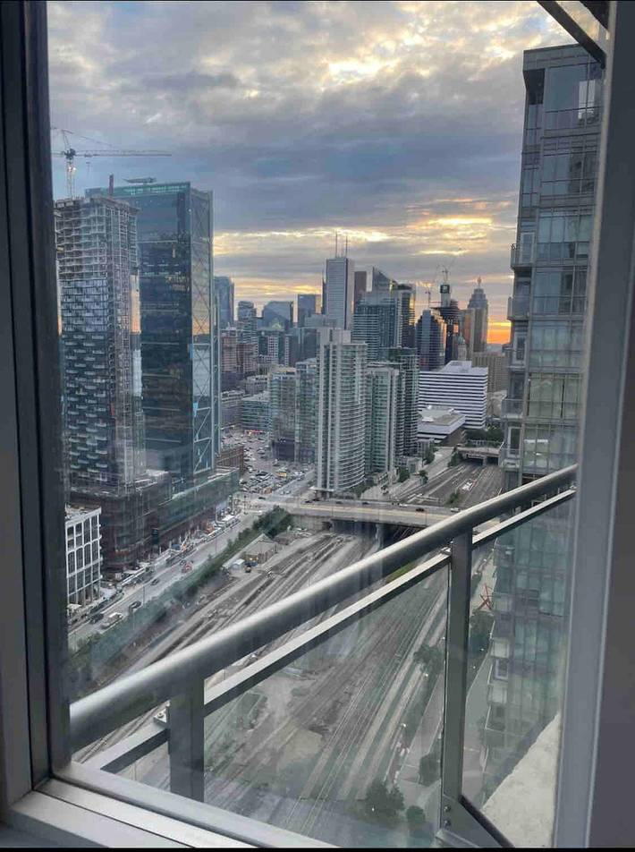 Apartamento vacacional entero, Estacionamiento subterráneo gratuito a 5 minutos de la Torre Cn in Toronto, Lago Ontario (Kanada)