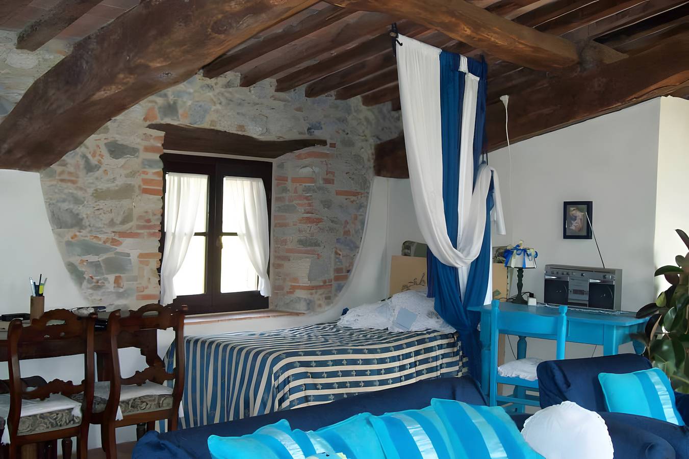 Villa 'Aranci' with Shared Pool, Private Garden and Wi-Fi in Camaiore, Italian Riviera