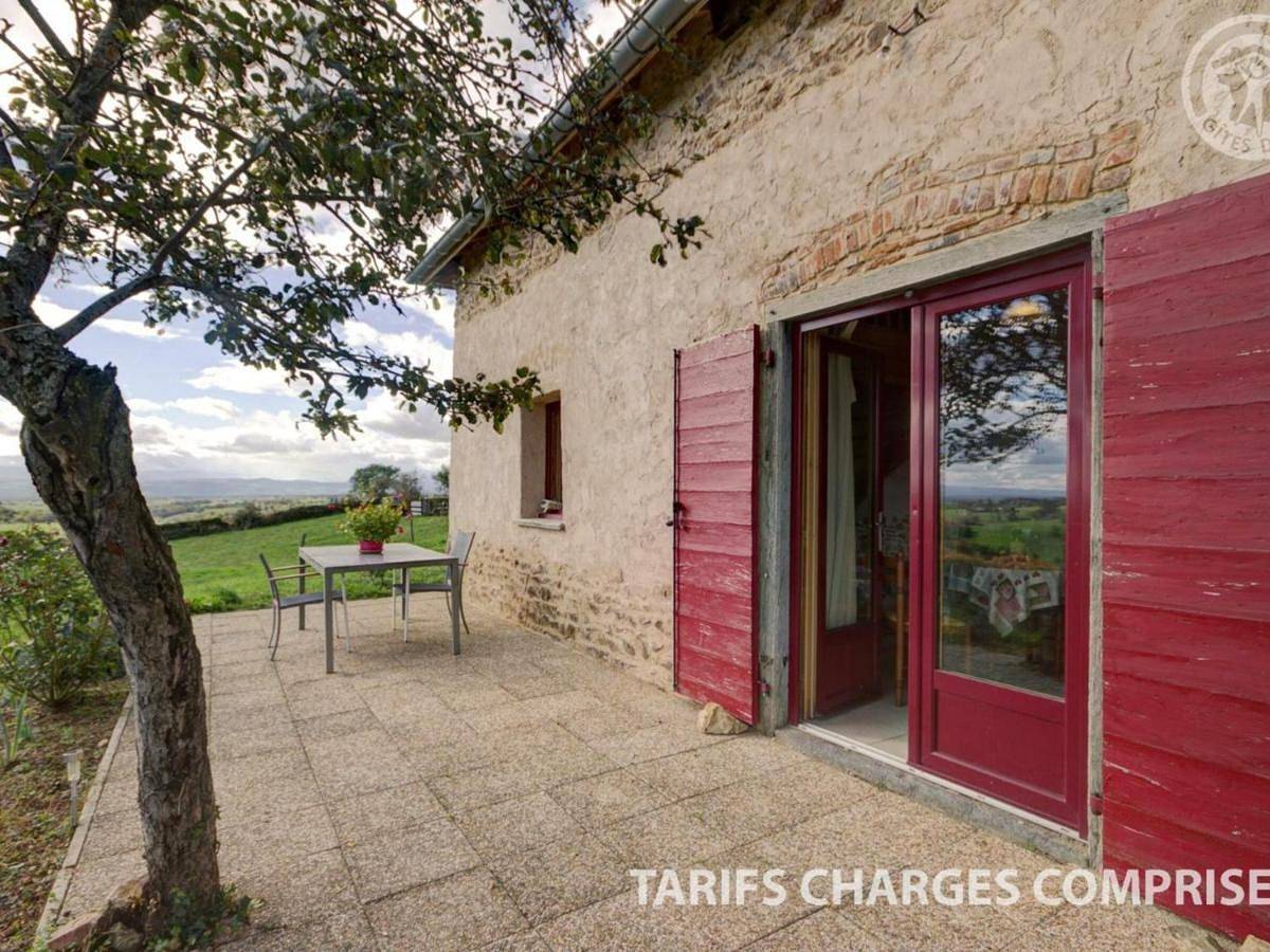 Appartement entier, Charmant gîte avec vue sur les monts du Forez, terrain privatif, proche chateau et bourg pittoresque ! - Fr-1-496-173 in Saint-Marcel-de-Félines, Région de Roanne