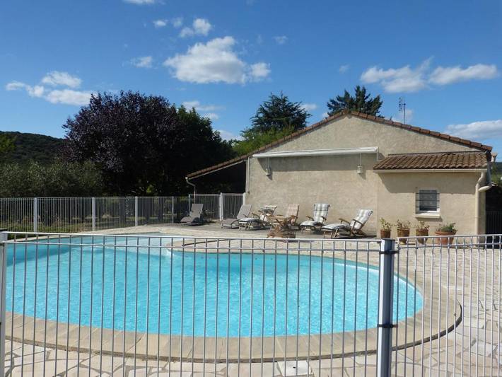 Location de vacances pour 6 personnes, avec vue ainsi que jardin et piscine à Baron - 2