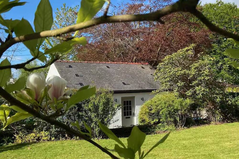 Cosy Cottage in Charming Village Close to Beach - Pass the Keys in Dumfries und Galloway