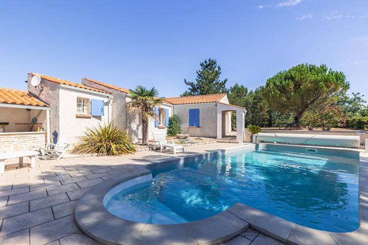 Villa „Charmante Maison Piscine et Nature“ mit privatem Pool, Terrassen und Garten in Le Château-d'Oléron, Côte de Beauté