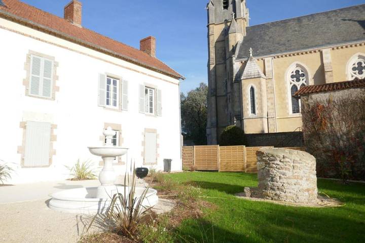 Location de vacances pour 15 personnes, avec jardin ainsi que piscine et jacuzzi à Bournezeau - 2