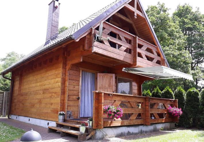 Domek letniskowy dla 6 osób, z Balkon i Taras oraz Ogród i Widok na jezioro w Nowęcin