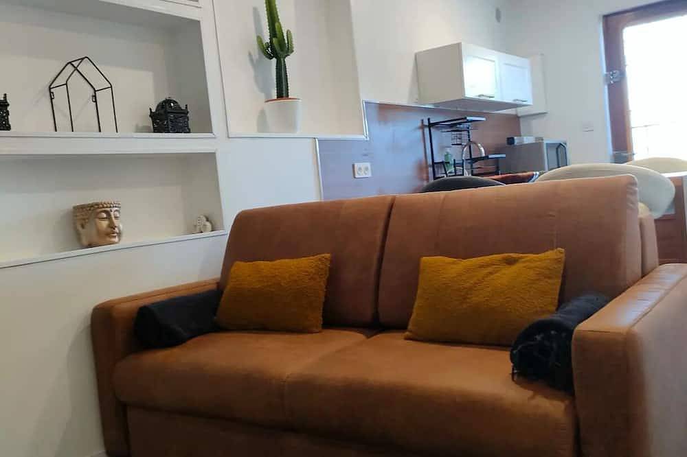 Appartement entier, 🦋 Le Petit Cocon - Parking Privé - À 5 minutes Tram & 15 minutes Métro in Vénissieux, Lyon et ses environs