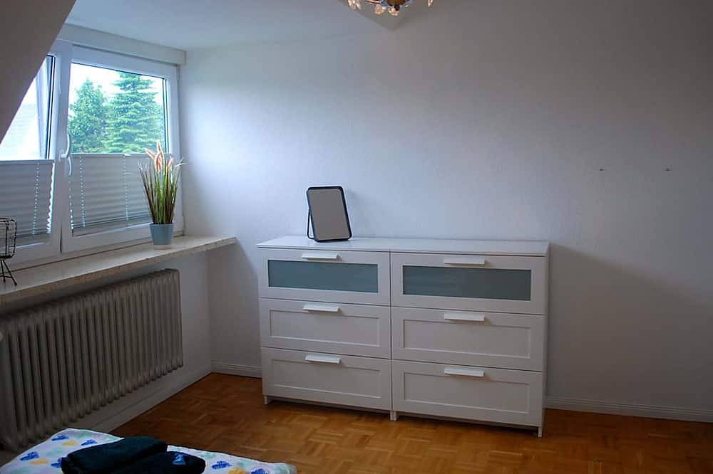 Ganze Wohnung, 70 qm für bis zu 4 Personen in Dannewerk Schleswig-Holstein. Pkw-Stellplatz und Abstellraum für Räder E-Bikes, Waschmaschine, Vollbad mit Badewanne, Kinderhochstuhl und Kinderreisebett stehen zur Verfügung Bettzeug für das Reisebett bitte sel... in Dannewerk, Schleswig & Umgebung
