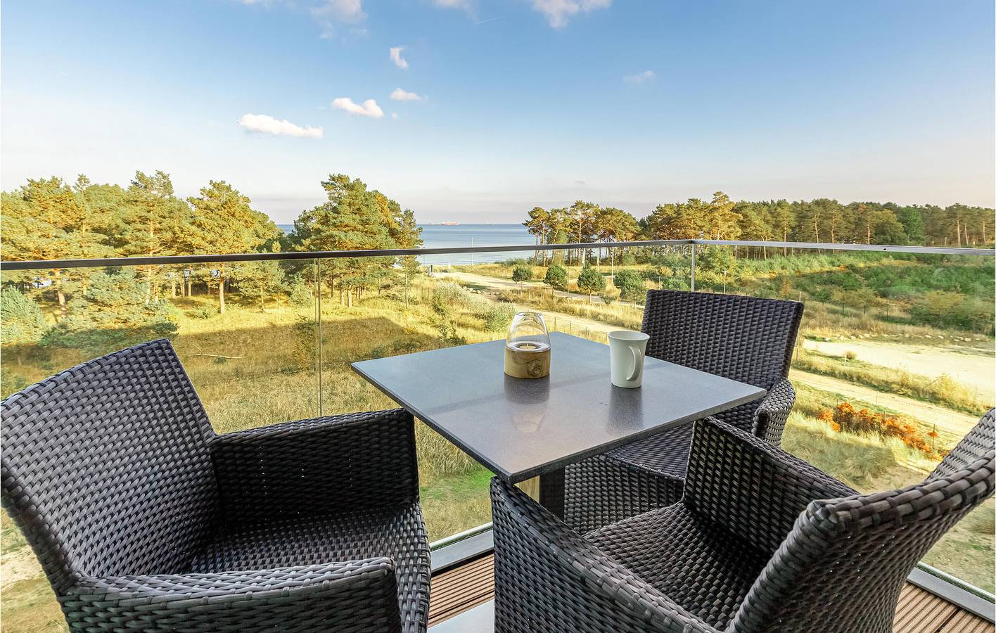 Ganze Ferienwohnung, Gemütliche Wohnung mit Terrasse, 500m zum Strand von Binz in Prora, Binz