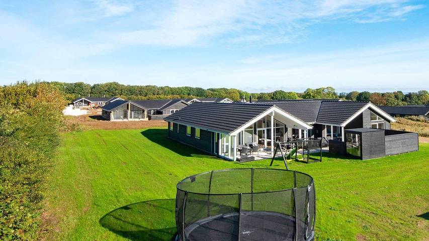 Ferienhaus für 16 Personen, mit Pool und Terrasse sowie Whirlpool und Sauna in Mommark