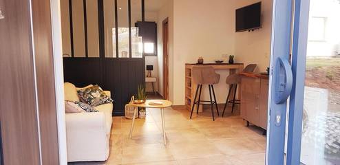 Gîte pour 2 personnes, avec terrasse ainsi que vue et jardin à Castirla