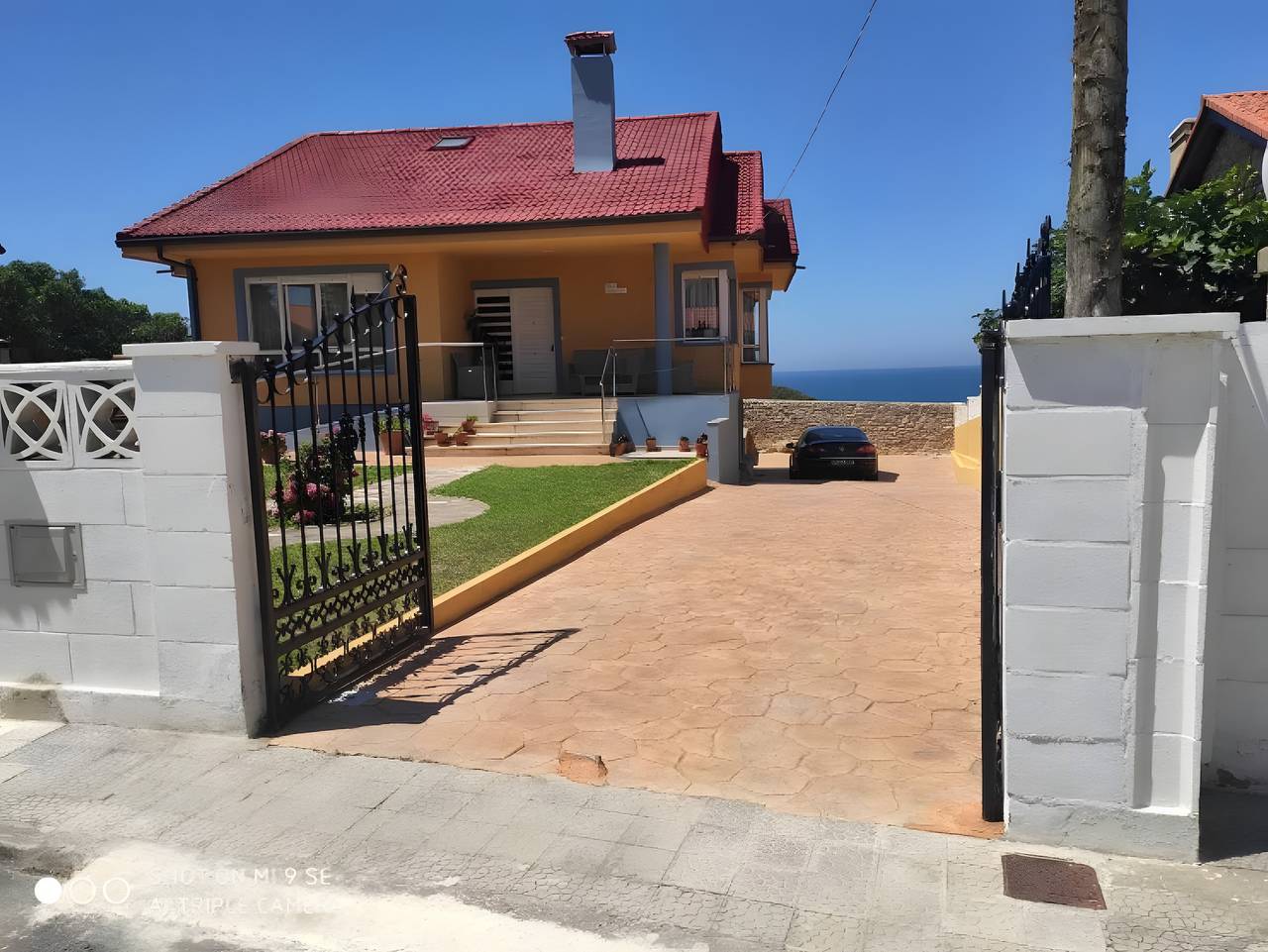 Villa Laurana con vistas a la montaña in Suances, Costa de Cantabria