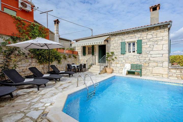 Location de vacances pour 6 personnes, avec piscine, animaux acceptés à Tinjan - 2