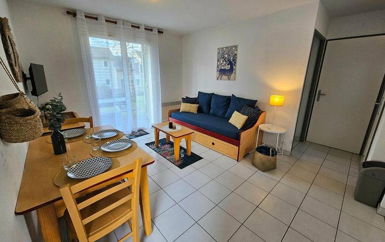 Gîte pour 7 personnes, avec terrasse et piscine ainsi que bassin pour enfant et jardin dans Saint-Geniez-d'Olt-et-d'Aubrac - 2