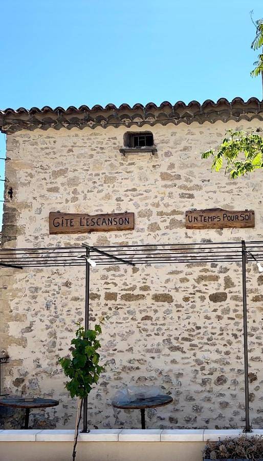 Gîte de l'Escanson un temps pour soi in Robion, Parc naturel régional du Luberon