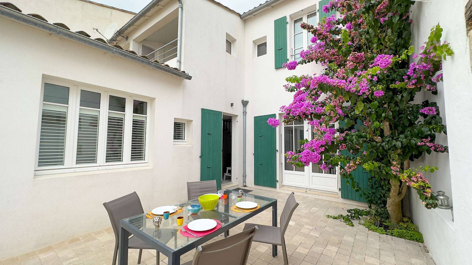 Appartement de vacances entier, Villa vue sur le port de Saint-Martin avec sa cour in Saint-Martin-de-Ré, Île de Ré