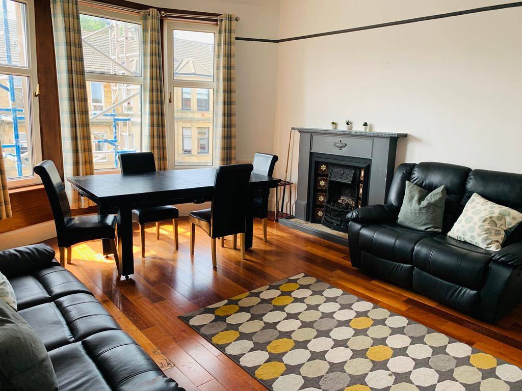 Ganze Wohnung, Duplex 4 Bed Apartment, Very Spacious, Paisley - Near Gla Airport in Paisley, Renfrewshire