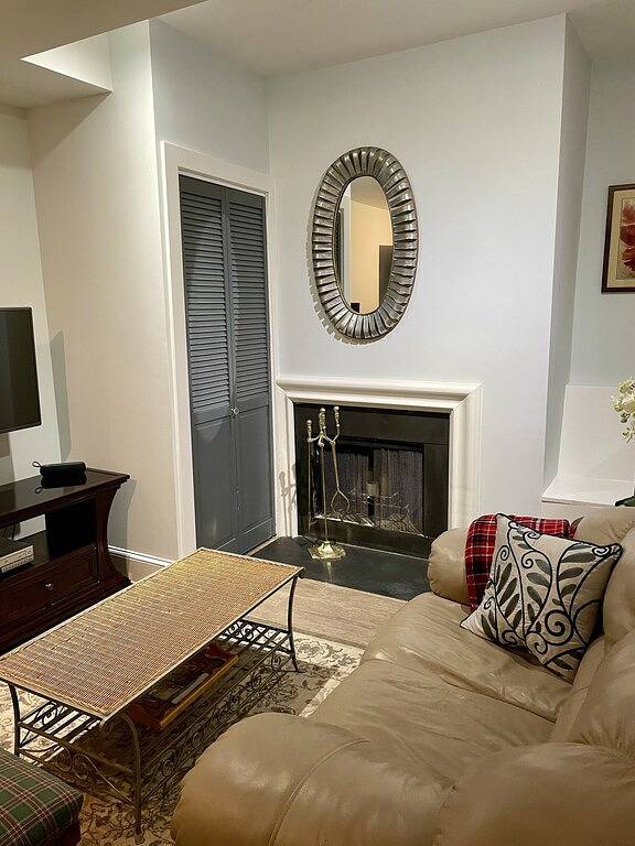 Beautiful 2 level condo in the heart of Old Town Alexandria in Alexandria (VA), Alexandria City