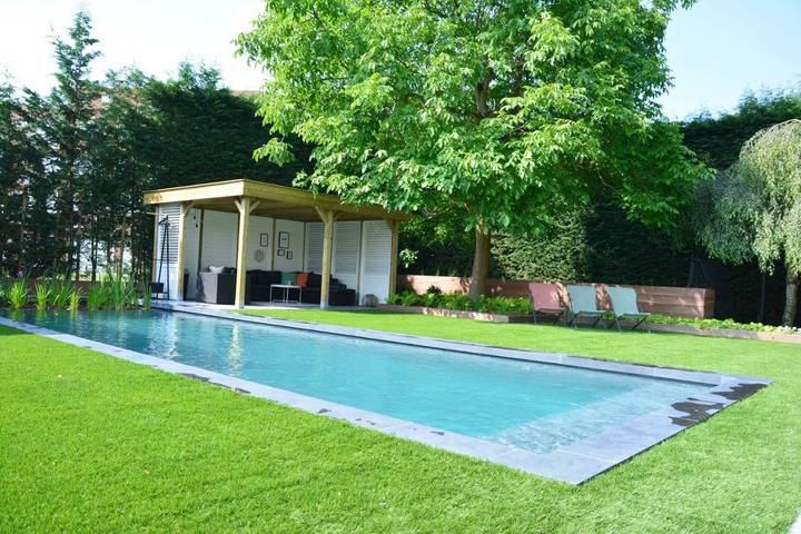 B&b voor 2 personen, with Terras and Tuin as well as Zwembad and Uitzicht in Hasselt