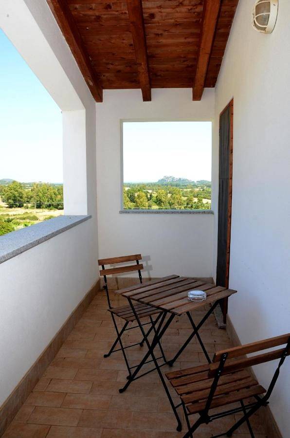 B&b per 2 persone, con Terrazza e Giardino nonché Piscina a Torpè