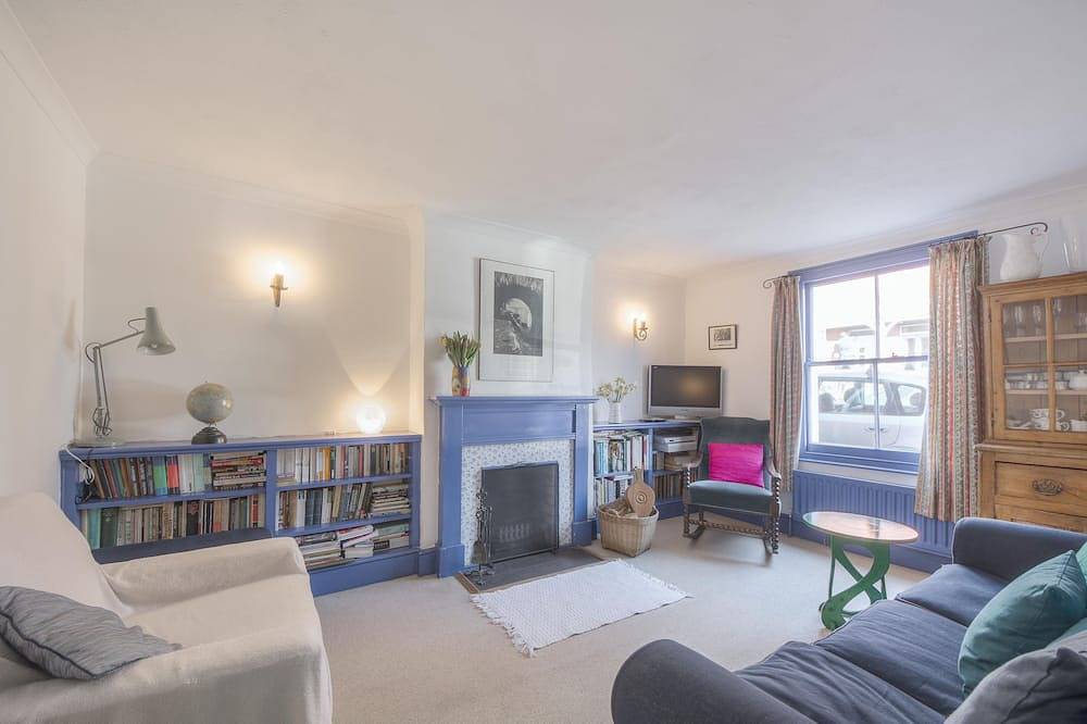Charming dog-friendly cottage in historic Arundel! in Arundel, South Downs