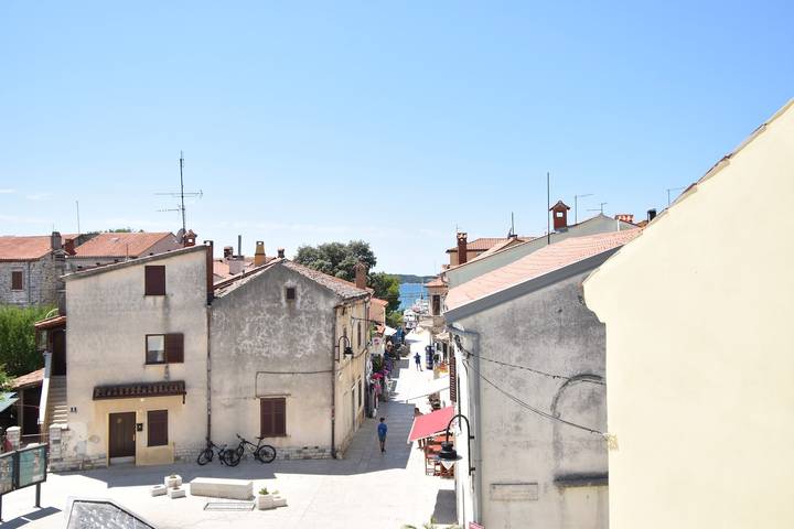 Ferienwohnung für 4 Personen, mit Balkon/Terrasse in Fazana - 2