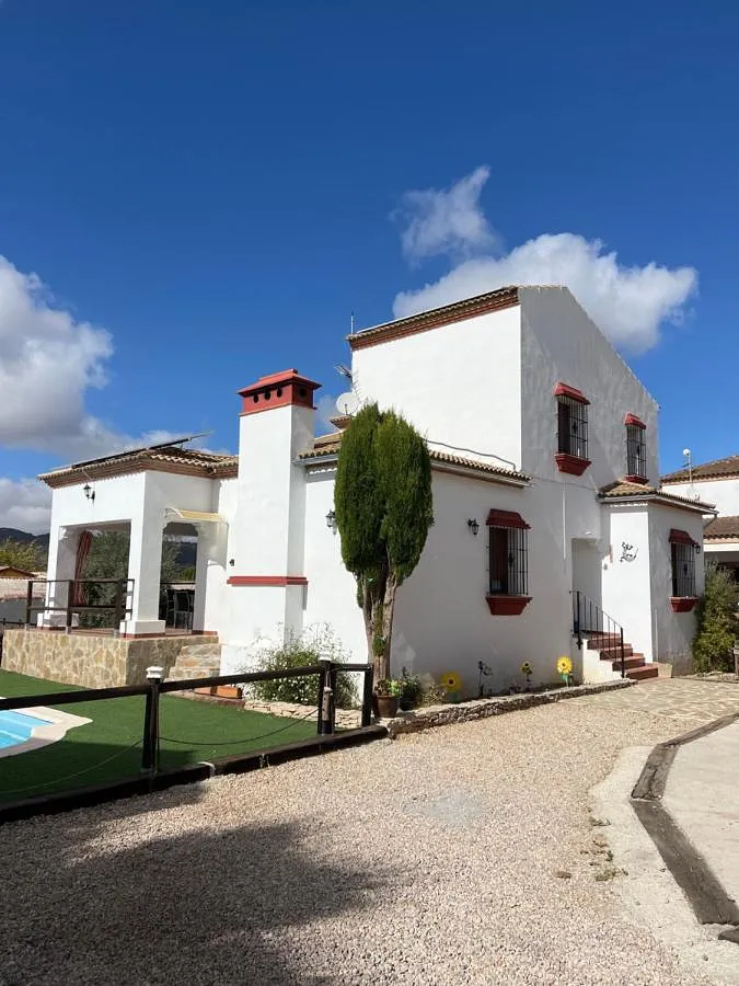 Casa de vacaciones para 8 personas, con jardín además de piscina y vistas, Se admiten mascotas - 1