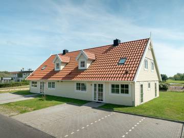 Bungalow für 22 Personen, mit Terrasse und Balkon/Terrasse in Julianadorp
